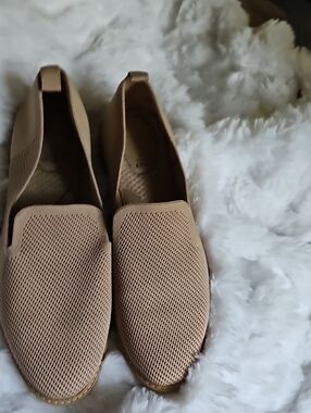 Kelly & Katie Beige Knit Slip-On Loafers